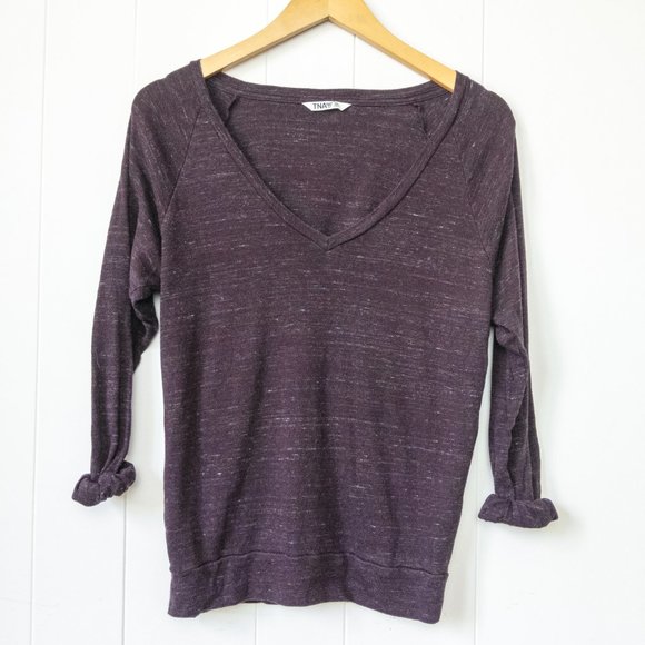 Aritzia Tops - 🌻 2/$25 Aritzia TNA Maroon V-Neck  Top